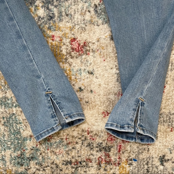 High Waist Levi Jeans - Picture 3 of 5